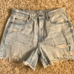 American Eagle 90’s Boyfriend mid length short
